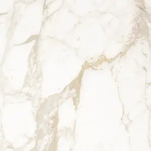 Plan de travail en marbre beige avec veines dorées