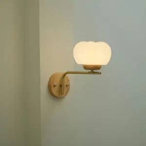Applique murale design en laiton, luminaire intérieur élégant